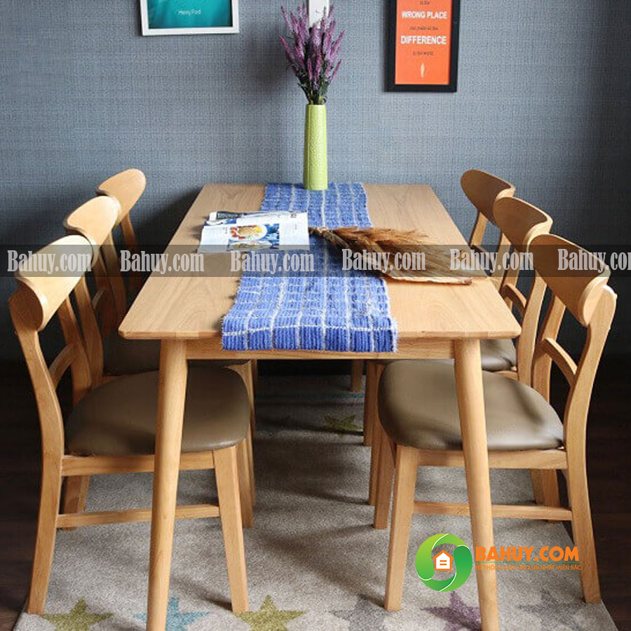 Mẫu bàn ăn sang trọng chắc chắn sẽ làm cho phòng ăn của bạn trở nên đẳng cấp hơn. Với chất liệu gỗ cao cấp và mặt bàn bằng đá, bàn ăn này là một sản phẩm siêu sang trọng, đem lại vẻ đẹp thanh lịch cho không gian phòng ăn của bạn. Ngoài ra, mẫu bàn ăn sang trọng còn có các kích thước khác nhau để bạn có thể lựa chọn phù hợp với không gian của ngôi nhà của bạn.